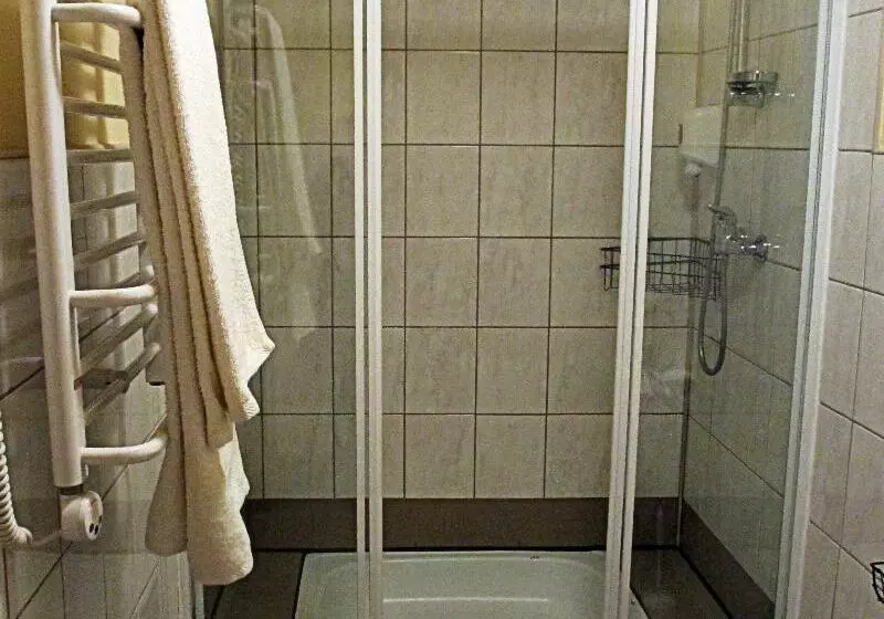 Standard Neljän Hengen Huone, Globtroter Guest House