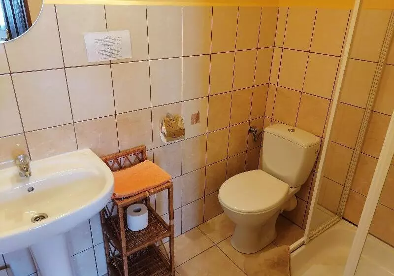 Standard Neljän Hengen Huone, Globtroter Guest House