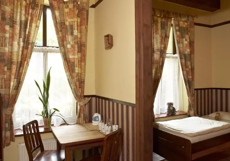 Standard Neljän Hengen Huone, Globtroter Guest House
