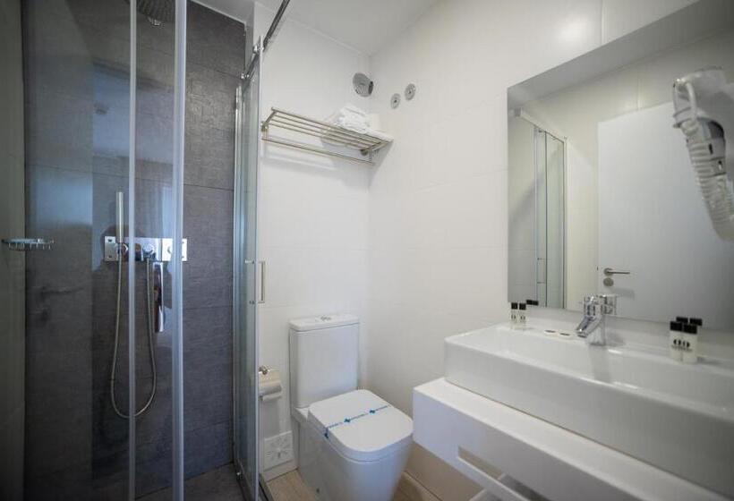 اتاق سوپریور, Canada