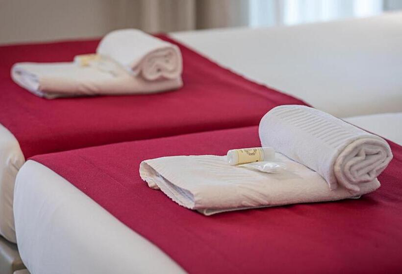 اتاق استاندارد با بالکن, Canada