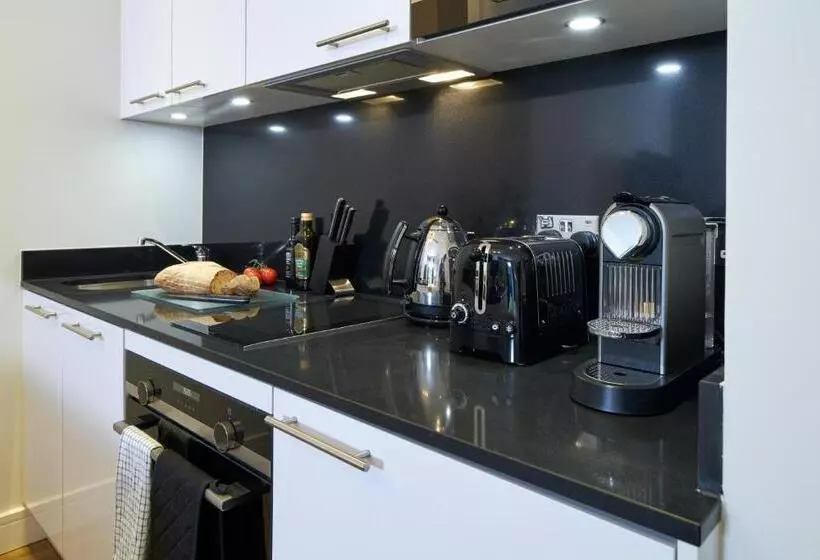 آپارتمان 1 خوابه, Cheval Harrington Court At South Kensington
