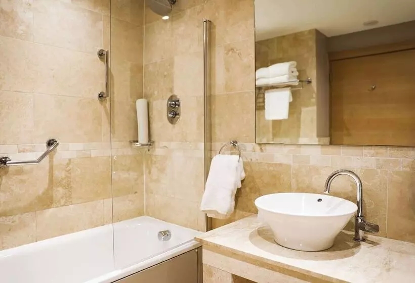 اتاق استاندارد با چشم‌انداز, Doubletree By Hilton  Milton Keynes