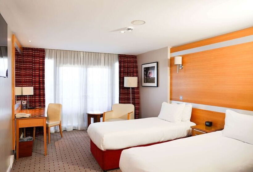 Номер Стандартный с Видом, Doubletree By Hilton  Milton Keynes