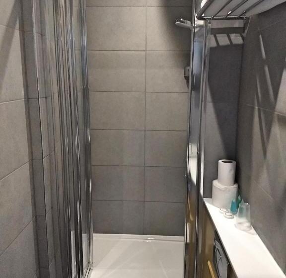 标准单人间, Garden Court