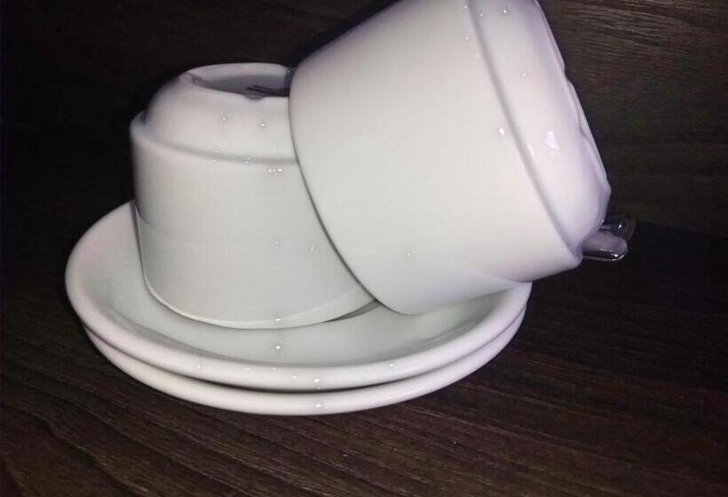 标准三人间, Garden Court