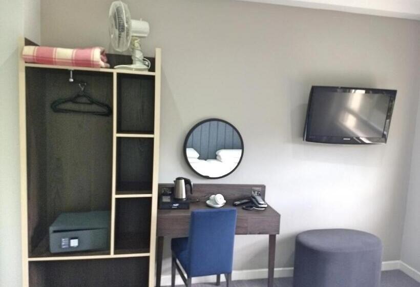 标准三人间, Garden Court