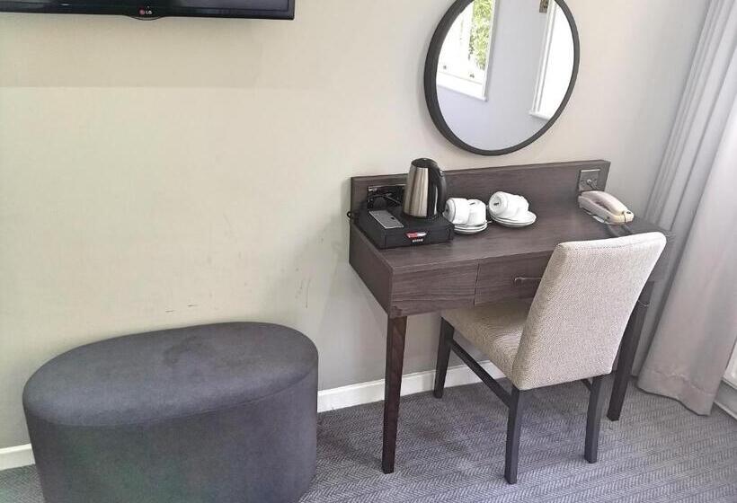 豪华三人间, Garden Court