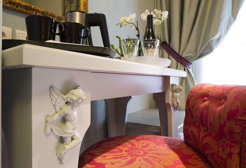 غرفة قياسية فردية, Louvre Bons Enfants