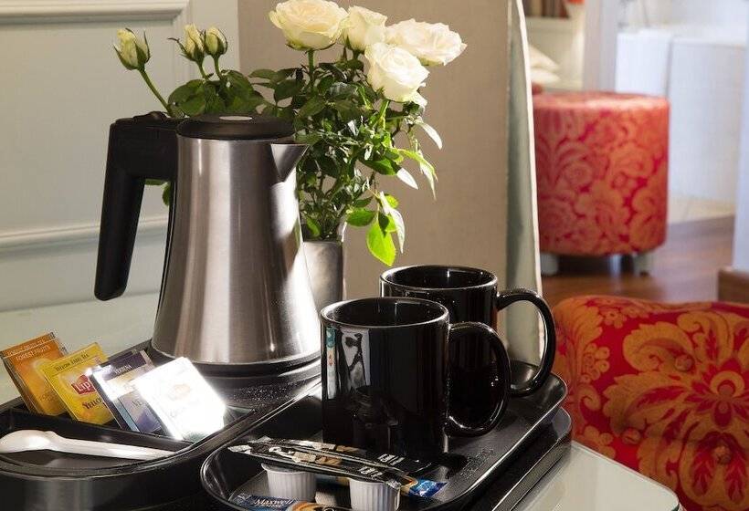 غرفة قياسية, Louvre Bons Enfants