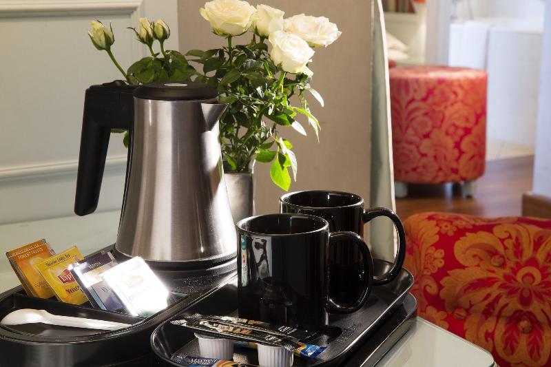 غرفة قياسية ثلاثية, Louvre Bons Enfants