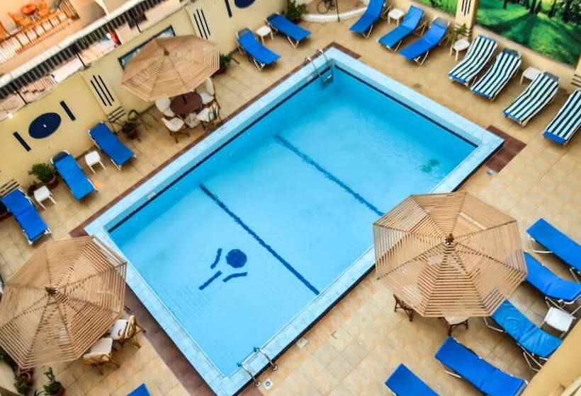 اتاق استاندارد سه تخته با چشمانداز استخر, Marhaba Palace