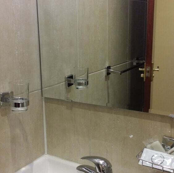 标准间, Notting Hill Gate