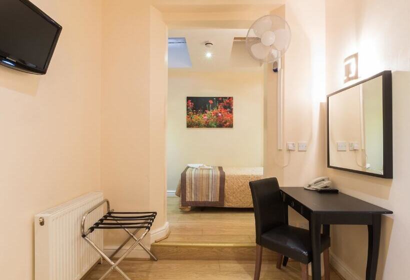 标准三人间, Notting Hill Gate