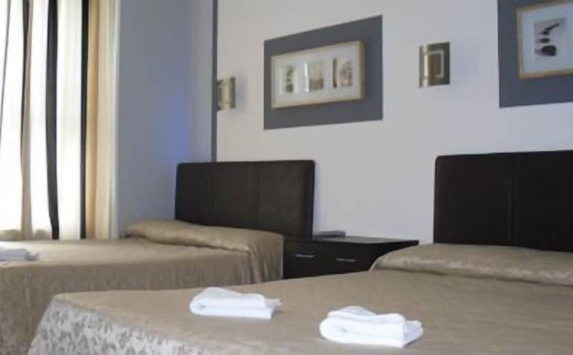 四人标准间, Notting Hill Gate