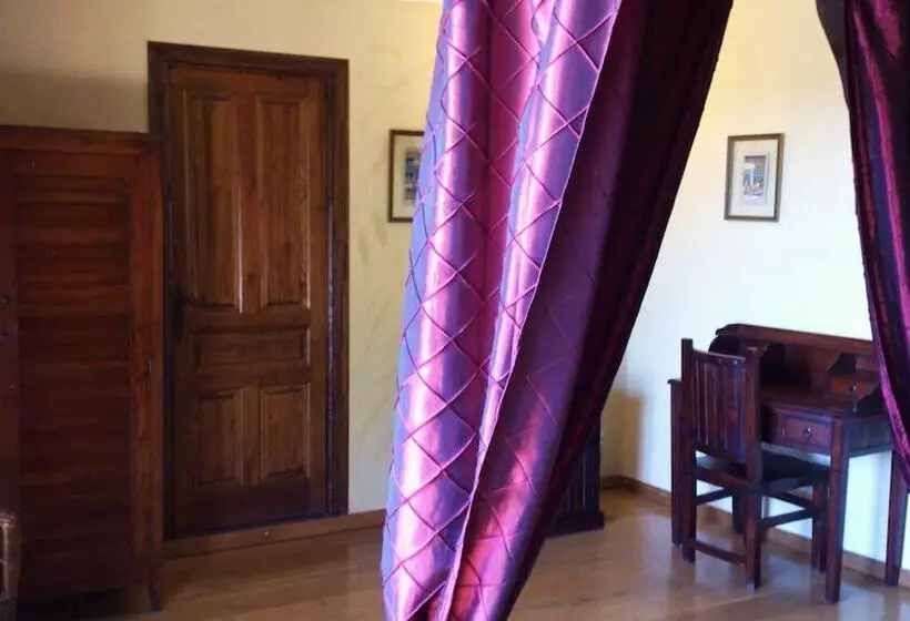 スイート, Palacio De Los Alvarado