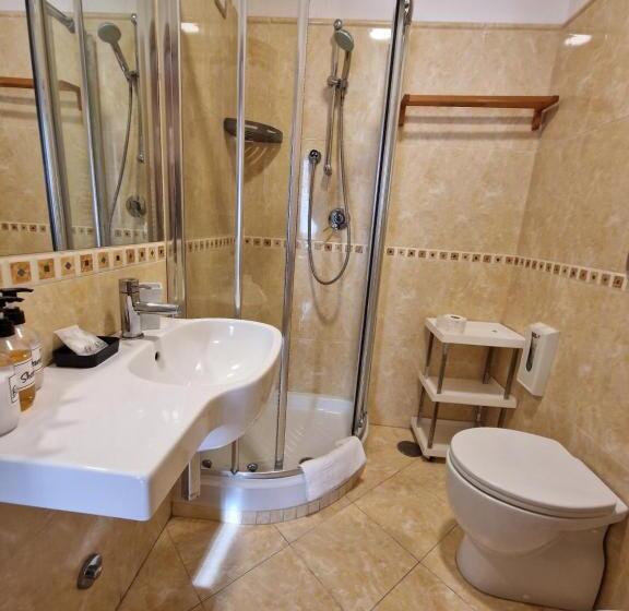 חדר סטנדרט, Papavistarelais