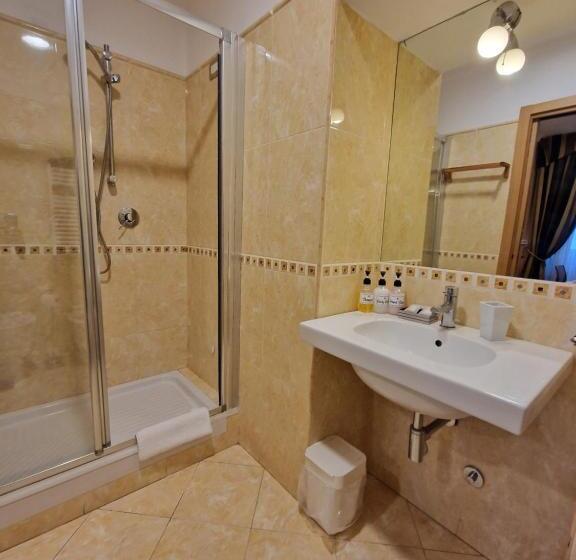 חדר סטנדרט, Papavistarelais