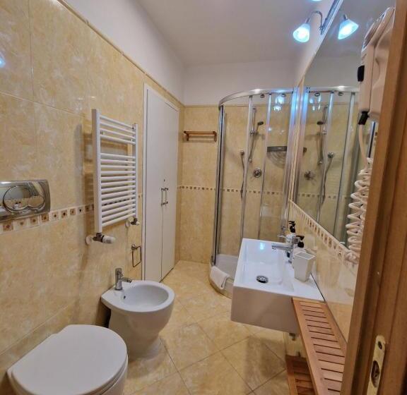 חדר סטנדרט, Papavistarelais