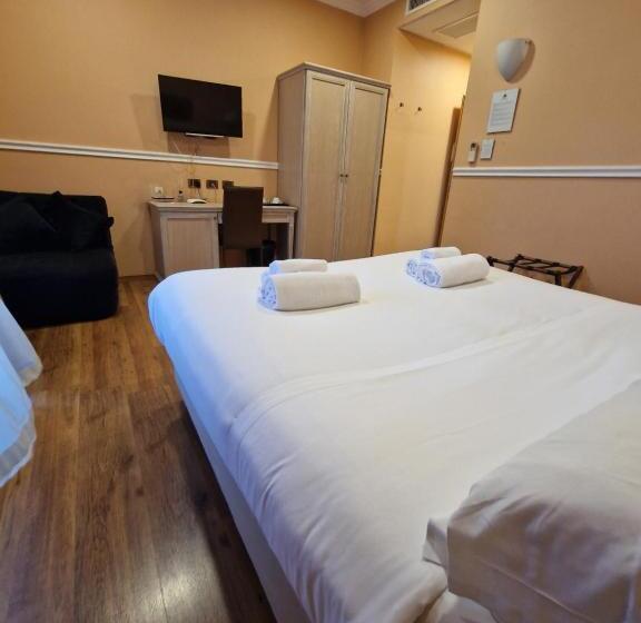 חדר סטנדרט, Papavistarelais