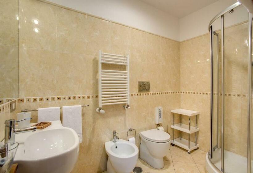 חדר סטנדרט, Papavistarelais