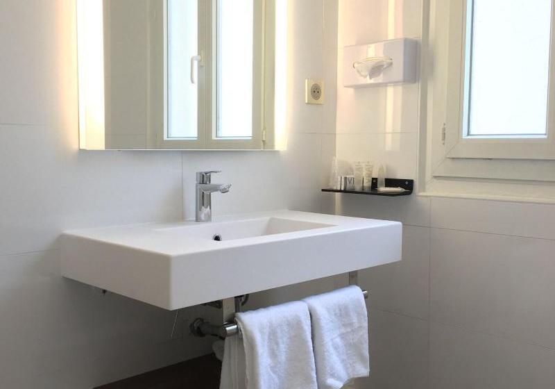 标准间, Paris Vaugirard