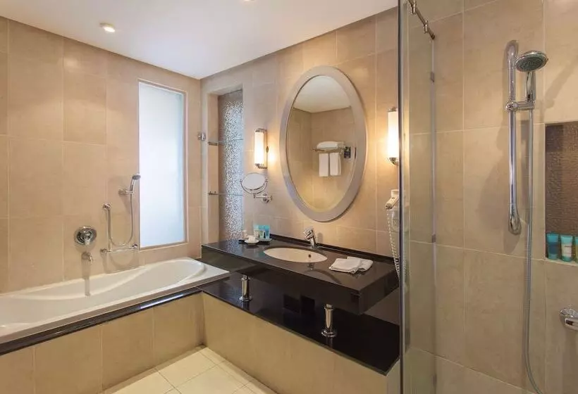 اتاق سوپریور با چشمانداز استخر, Radisson Blu Hotel & Convention Center, Alexandria
