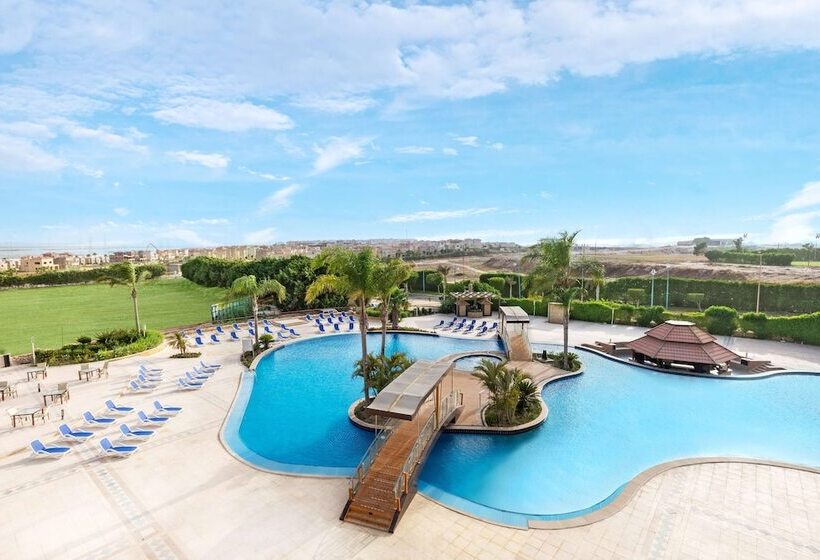 اتاق سوپریور با چشمانداز استخر, Radisson Blu Hotel & Convention Center, Alexandria