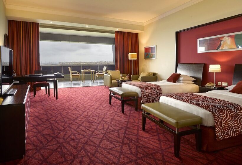 اتاق سوپریور با چشمانداز استخر, Radisson Blu Hotel & Convention Center, Alexandria