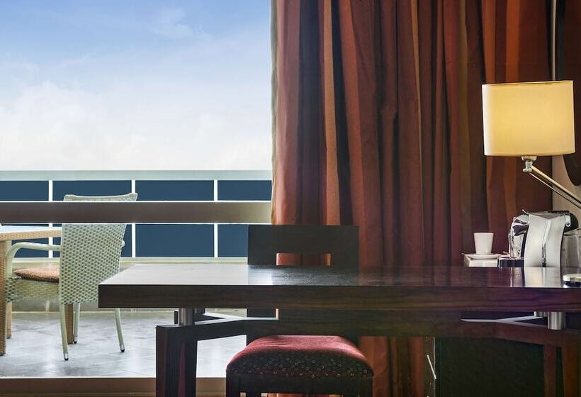 Suite with Terrace, Radisson Blu Hotel & Convention Center, Alexandria