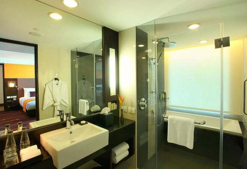 جناح جونيور, Radisson Suites Bangkok Sukhumvit