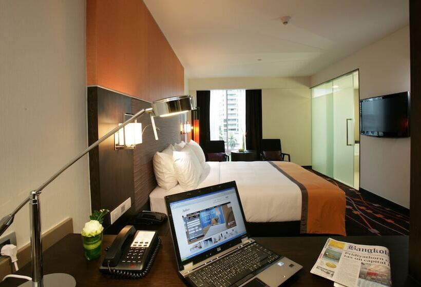 جناح, Radisson Suites Bangkok Sukhumvit