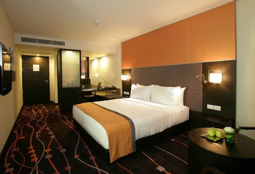 جناح, Radisson Suites Bangkok Sukhumvit