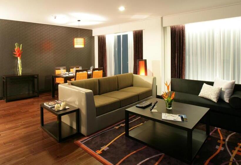 جناح, Radisson Suites Bangkok Sukhumvit