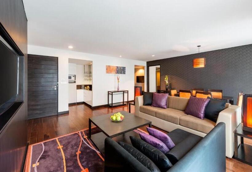 جناح, Radisson Suites Bangkok Sukhumvit