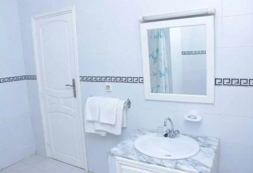 اتاق استاندارد سه نفره, Saint Georges Tunis