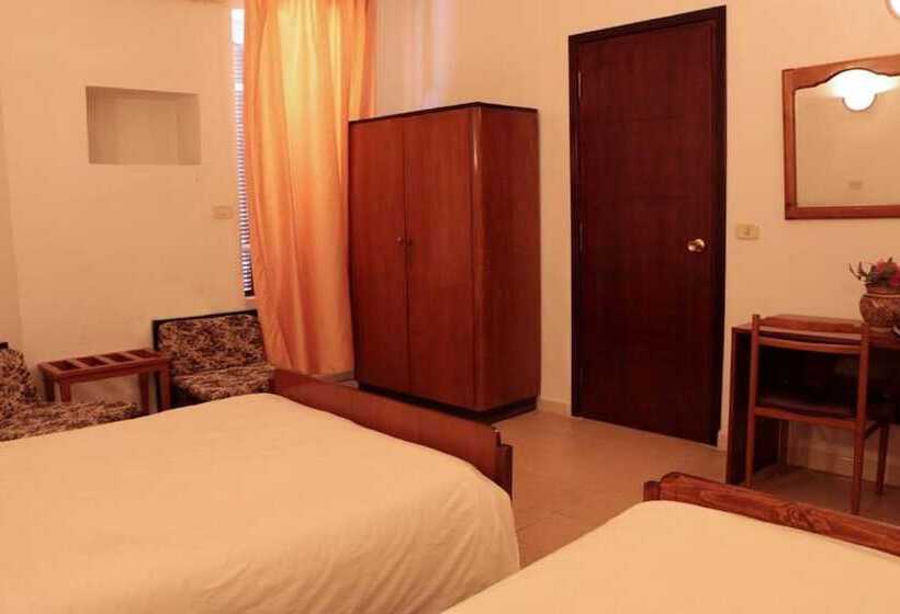 اتاق استاندارد سه نفره, Saint Georges Tunis