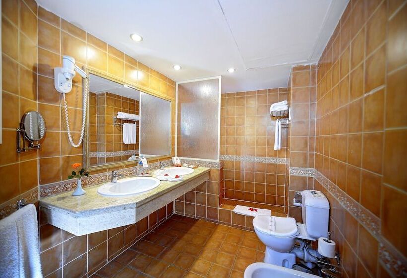 سوییت اجرایی, Stella Di Mare Sea Club