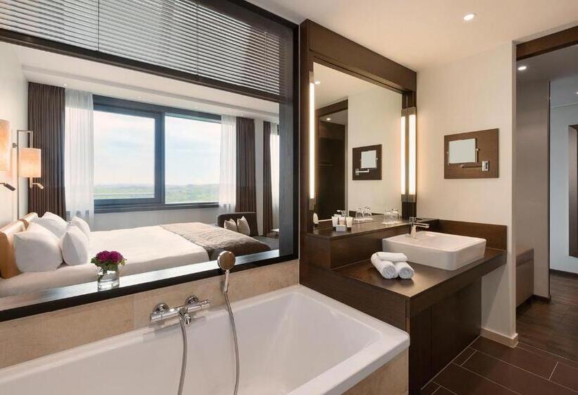 Полулюкс, Infinity Hotel & Conference Resort Munich