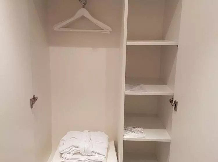 اتاق استاندارد یک نفره, Arthotel Ana Fleur