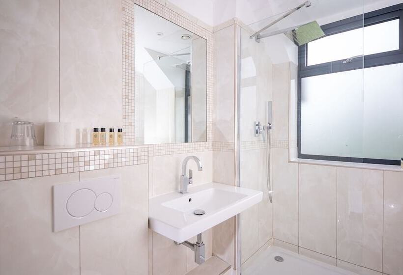 家庭间, Guildford Manor Hotel & Spa