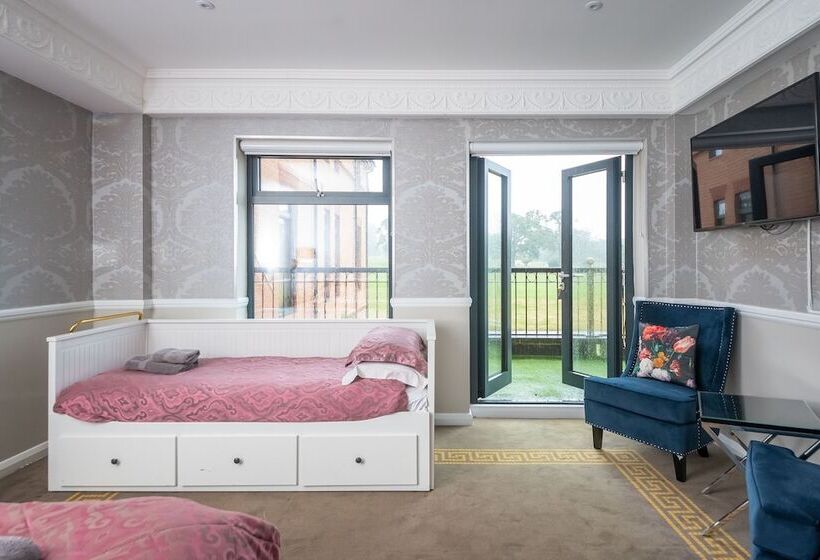 Семейный Номер, Guildford Manor Hotel & Spa