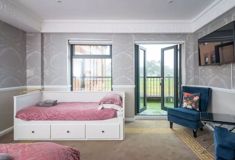 ファミリールーム, Guildford Manor Hotel & Spa