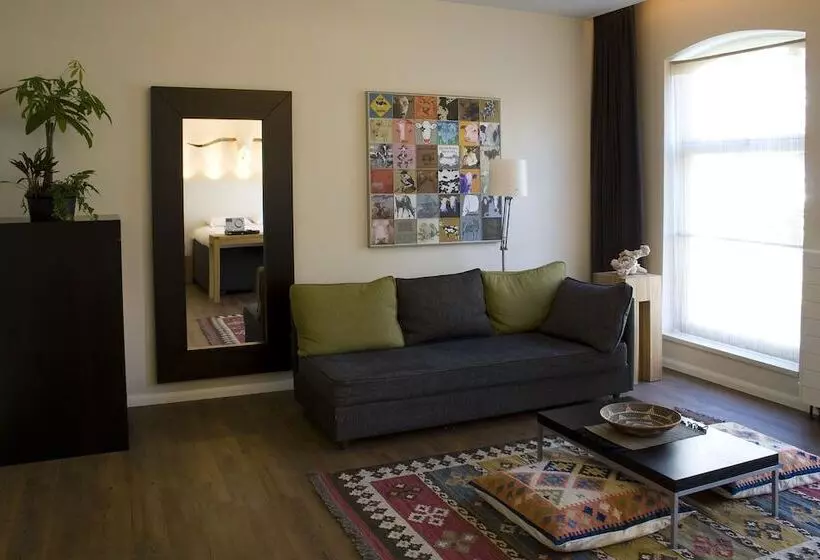 Standard-huone, A Small