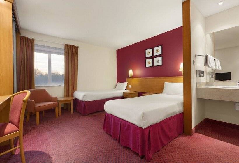 Семейный Номер, Days Inn Stevenage North