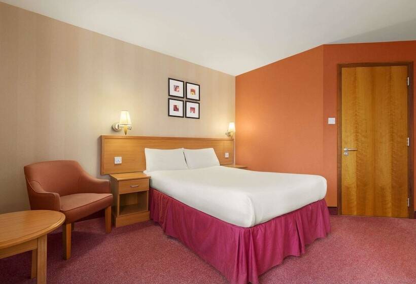 Номер Стандарт Двуспальная Кровать Адаптированный для Инвалидов, Days Inn Stevenage North