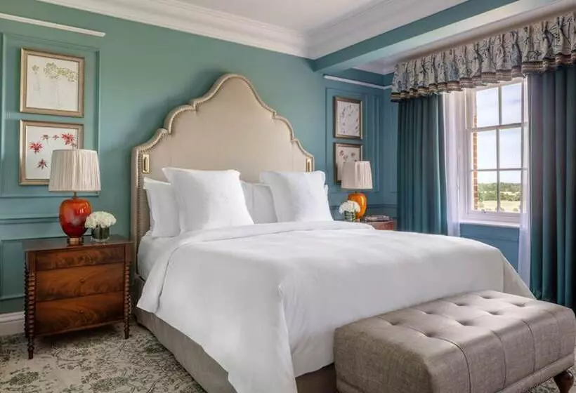 キングサイズベッドのスイートルーム, Four Seasons Hotel Hampshire