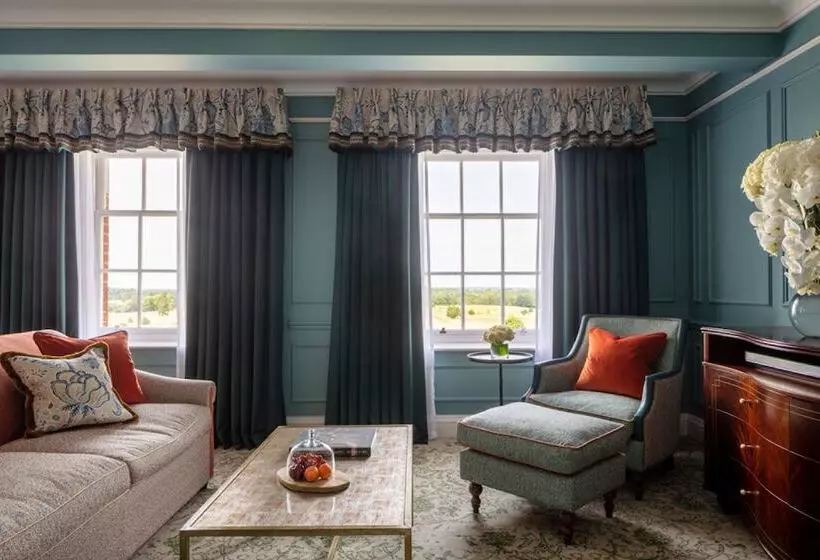 キングサイズベッドのスイートルーム, Four Seasons Hotel Hampshire