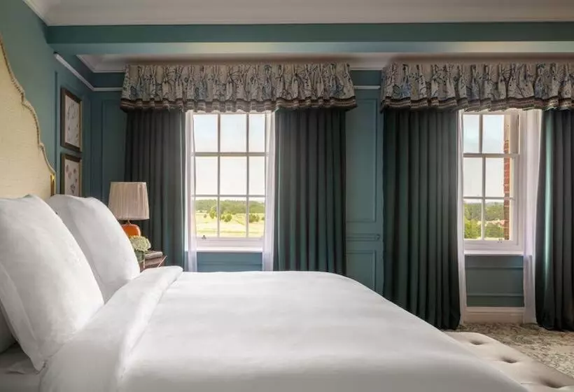 キングサイズベッドのスイートルーム, Four Seasons Hotel Hampshire