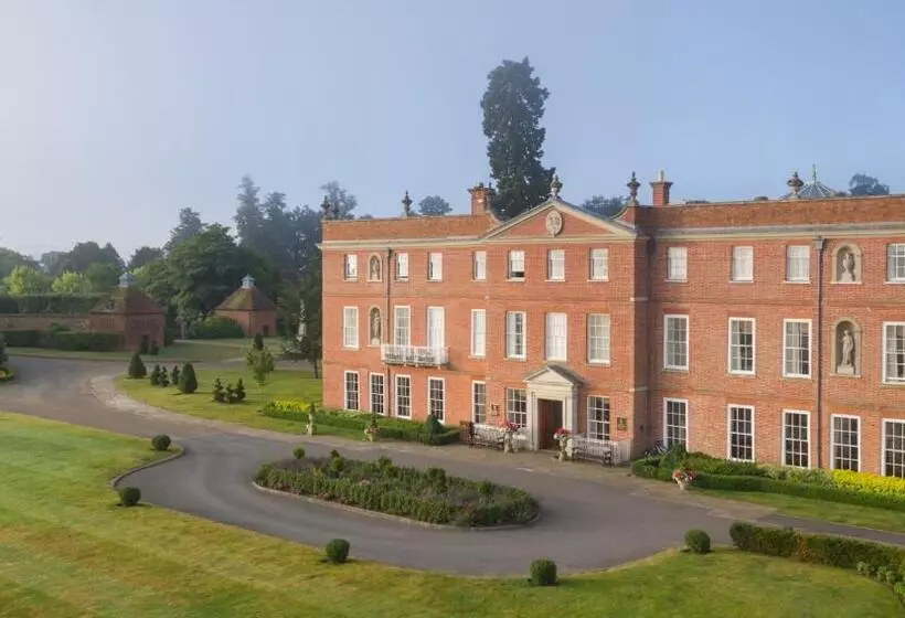 キングサイズベッドのスタンダードルーム, Four Seasons Hotel Hampshire